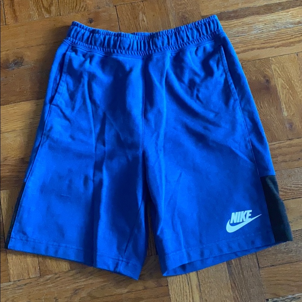 Nike basketball shorts boy size L